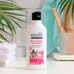 Шампунь для волос KeraSys Perfumed Line Флер увлажняющий с керамидами и ромашкой 180 мл