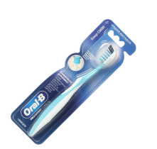 Зубная щетка Oral-B Pro-Expert Clinical 35 глубокое очищение средняя