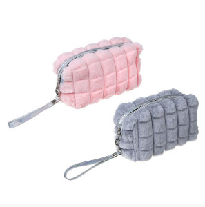 Косметичка ЮниLook Флаффи из искусственного меха 18х10х7 см 