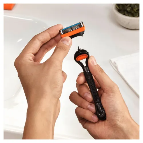 Сменные кассеты Gillette Fusion5 с 5 лезвиями c точным триммером для труднодоступных мест 2 шт – 9