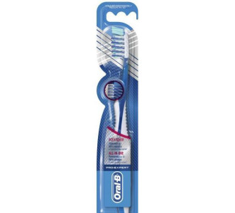 Зубная щетка Oral-B Pro-Expert Антибактериальная Средней жесткости 1 шт