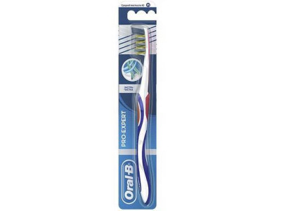 Зубная щетка Oral-B Pro-Expert Экстрачистка Средней жесткости 1 шт